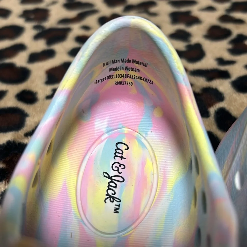 Cat & Jack Toddler Girl Size 9 Waterproof Tye Dye Slip On Water Shoes